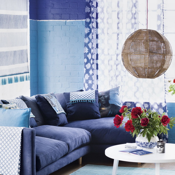 Blue-and-white-living-room-with-L-shaped-sofa